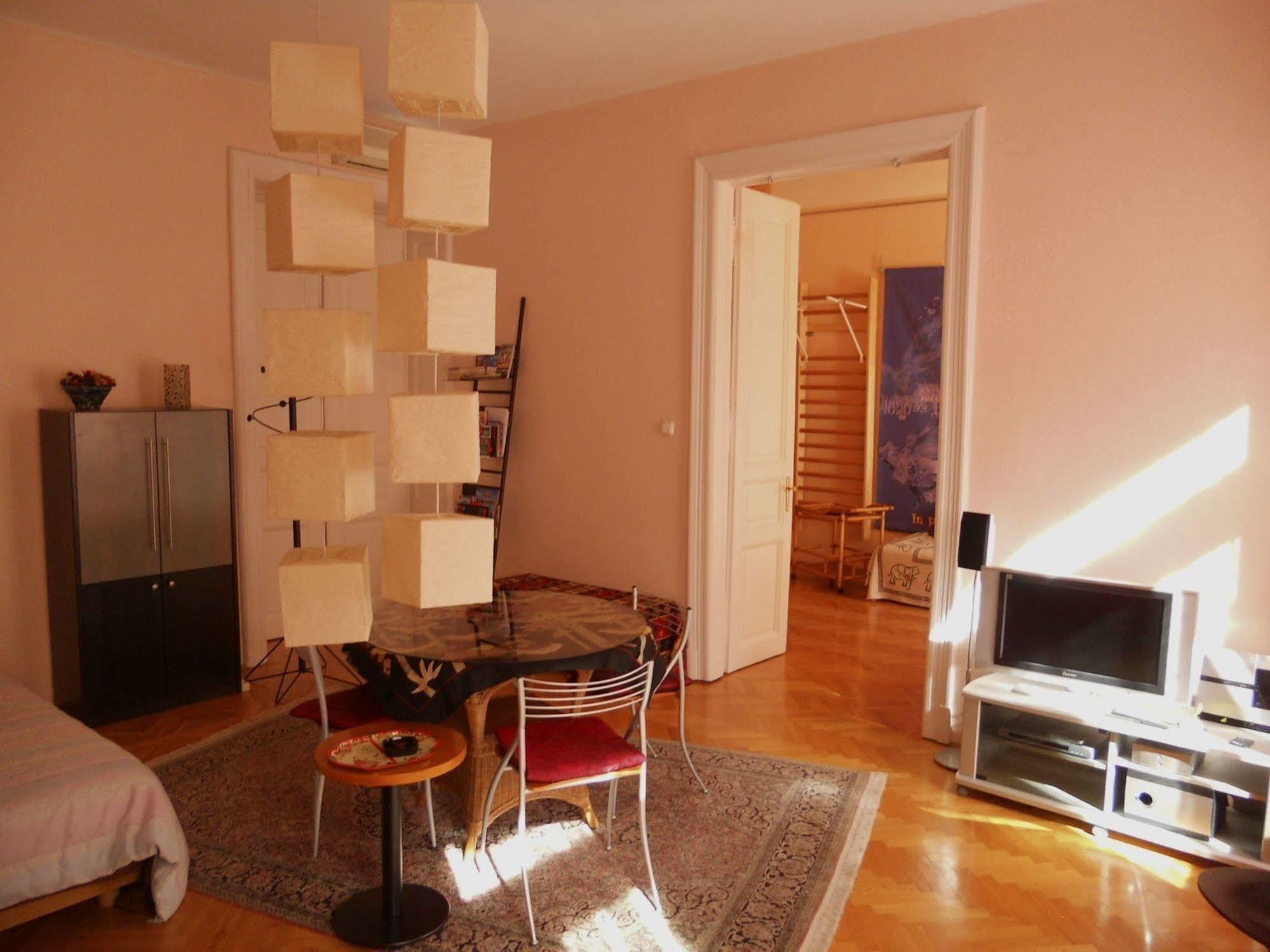 Edith'S Place In Budapest Exterior photo